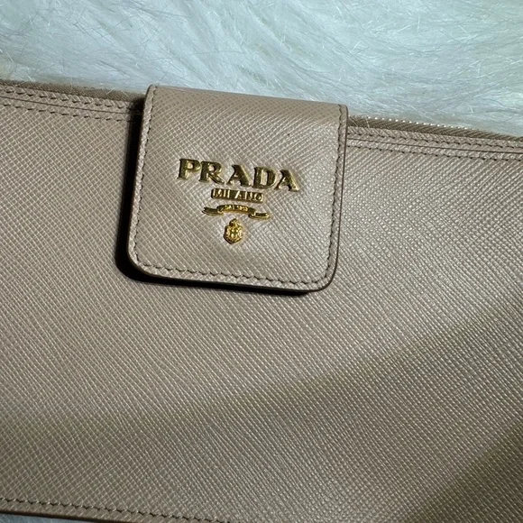 Prada wallet - Picture 4 of 11